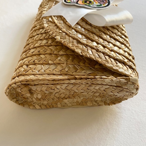 Rattan Straw Clutch with White Bow and Sugar Skull - Picture 5 of 5